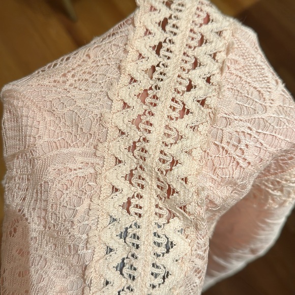 Crochet cold shoulder top - Picture 4 of 5